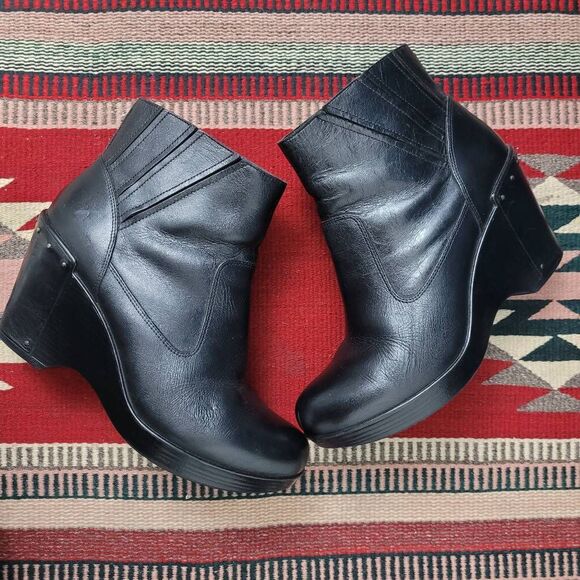 Dansko Faith Black Leather Wedge Ankle Boots Sz‎ 40 US 9.5-10 Comfort Bootie - Picture 1 of 9